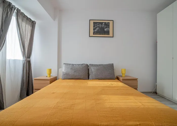 Downtown Moon 21 Cismigiu Park * Bucharest