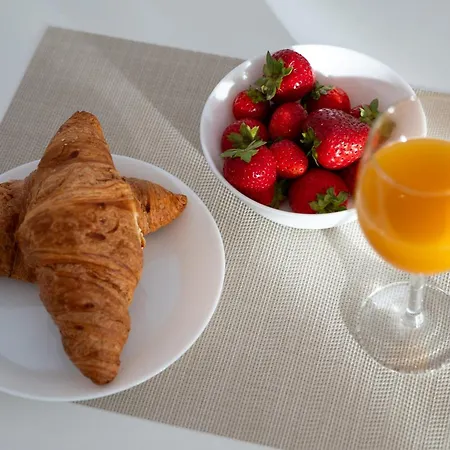 Downtown Moon 21 Cismigiu Park *