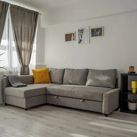 Downtown Moon 21 Cismigiu Park *